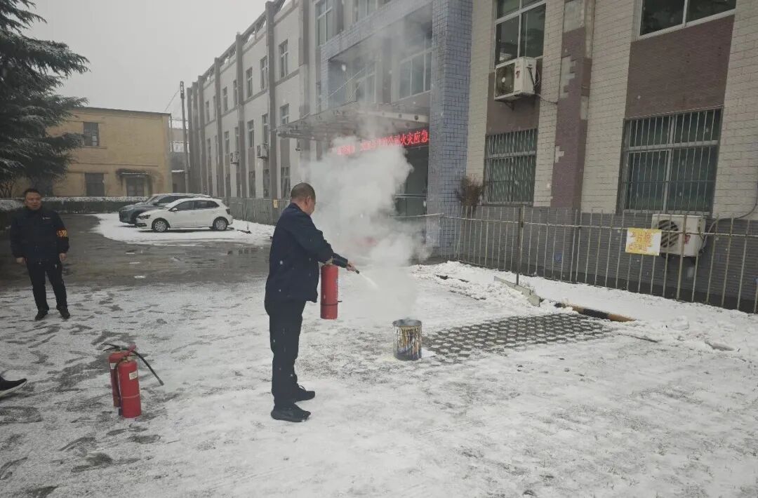 筑牢安全防线，保驾护航平安——华冶公司开展消防灭火疏散演练