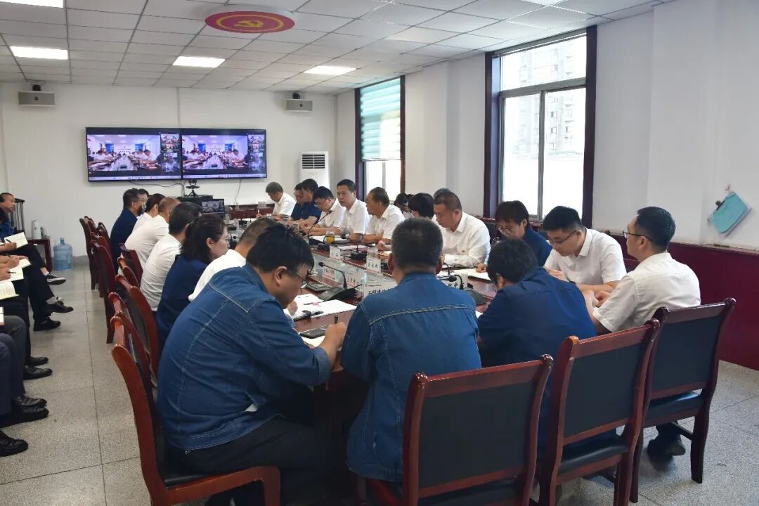 龙钢集团召开党委理论学习中心组学习扩大会传达学习陕钢集团重要会议精神