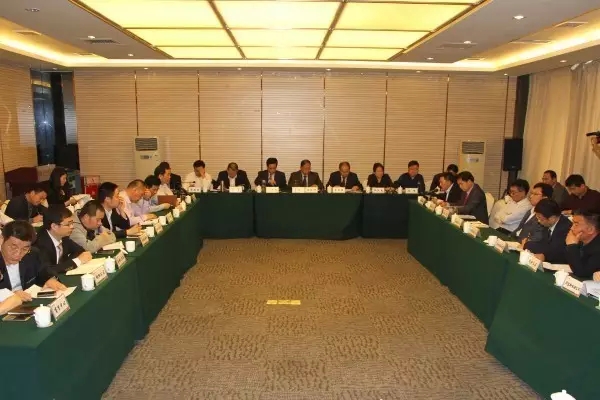 龙钢集团安环委召开2016年第1次会议