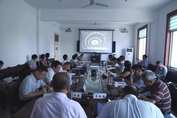 龙钢集团党委中心组进行第十三次集体学习