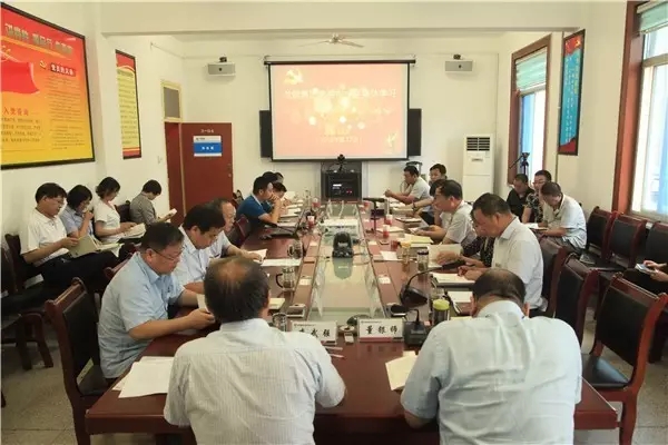 龙钢集团党委中心组进行第十七次集体学习