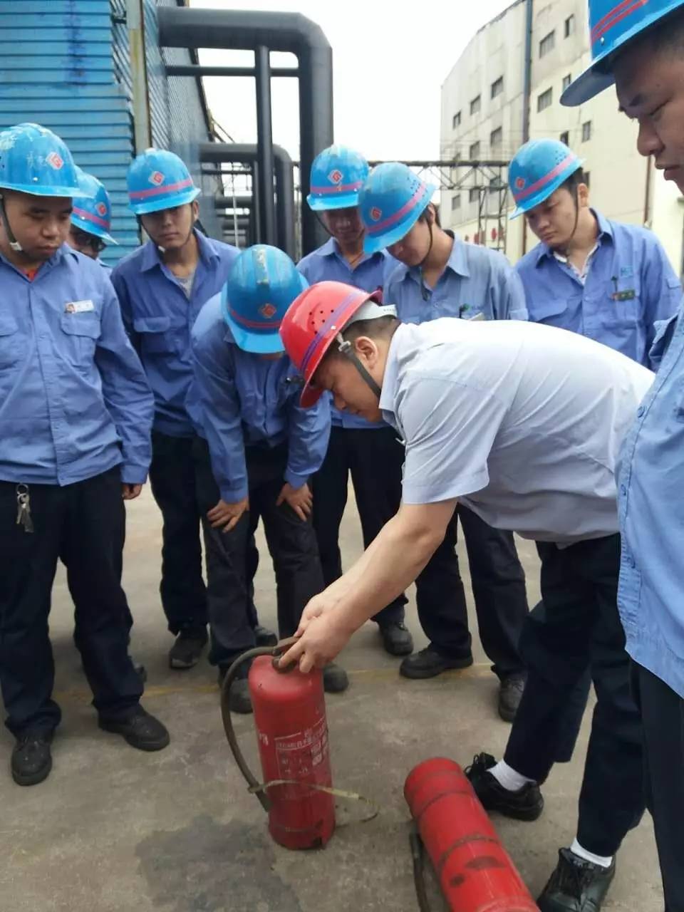 华富新能源、综合服务公司积极开展“安全生产月”活动 华富新能源、综合服务公司积极开展“安全生产月”活动