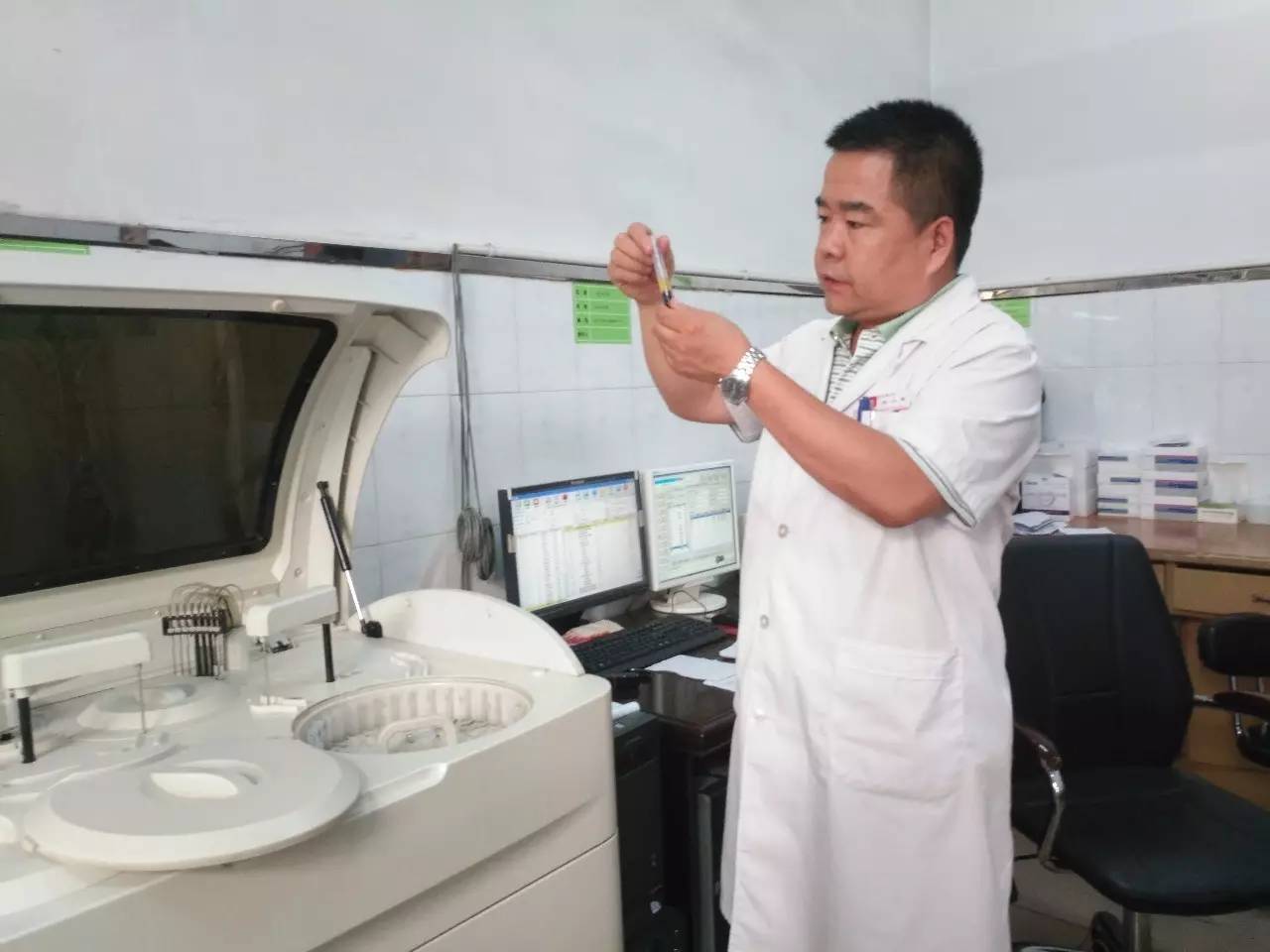 扎根基层的医务工作者——记龙钢集团“四优”党员齐小军