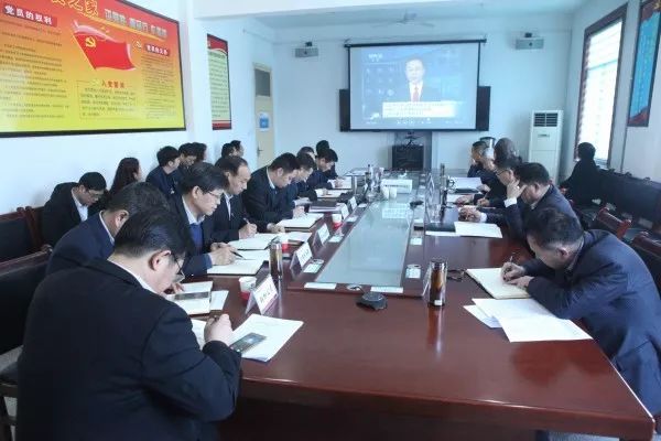 龙钢集团党委理论学习中心组举行2018年第2次集体学习