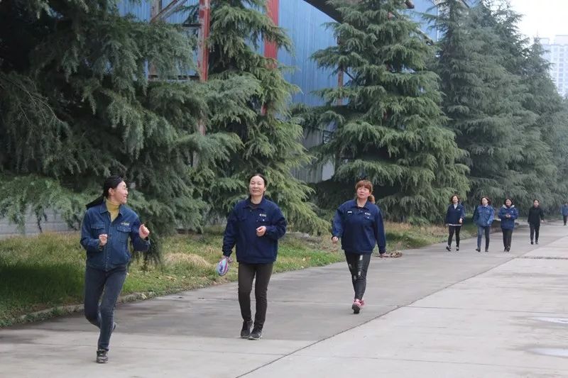 绿色女人节 健康健步走——西钢公司、红光物流公司举办女职工2018“健康健步走”比赛