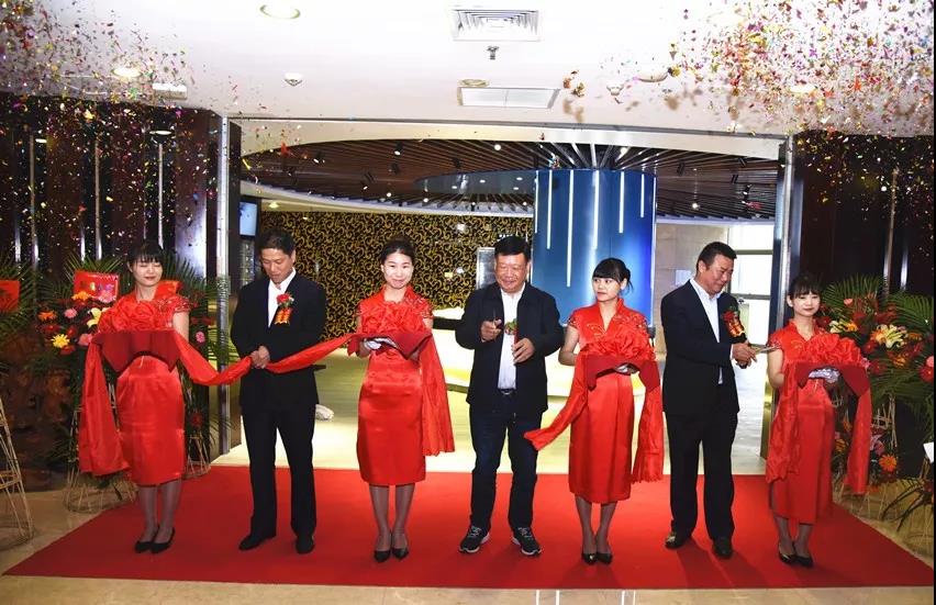 龙钢集团禹龙国际酒店举办“禹龙十年 感谢有您”十周年客户答谢暨产品推介会 龙钢集团禹龙国际酒店举办“禹龙十年 感谢有您”十周年客户答谢暨产品推介会