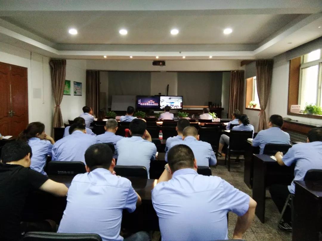 西钢红光公司组织消防安全知识培训及灭火演练活动