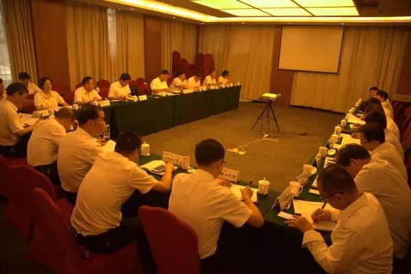 龙钢集团召开安全环保委员会办公会议