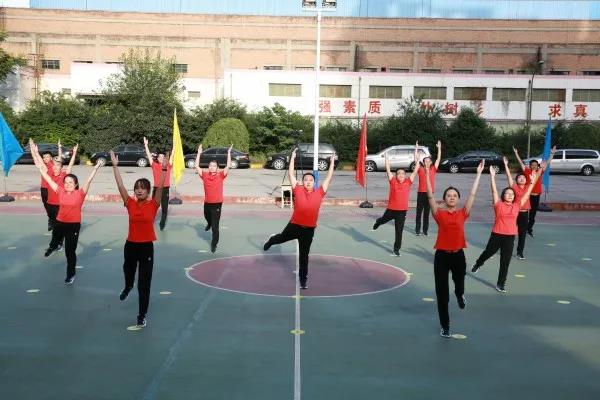 龙钢集团“迎国庆”全民健身广播体操展演活动掠影