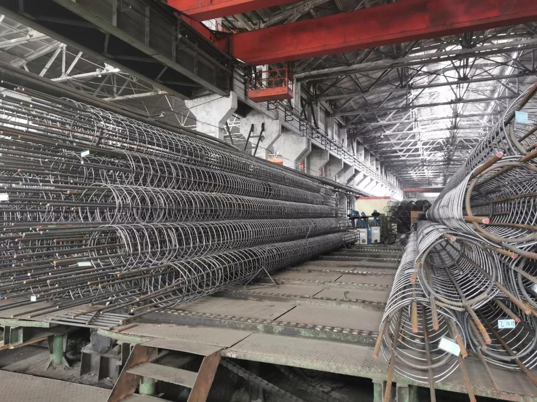 龙钢集团钢筋网笼生产势头强劲