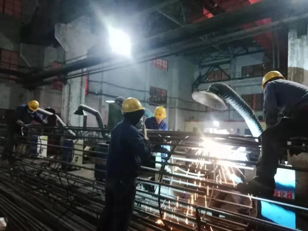龙钢集团钢筋网笼生产势头强劲