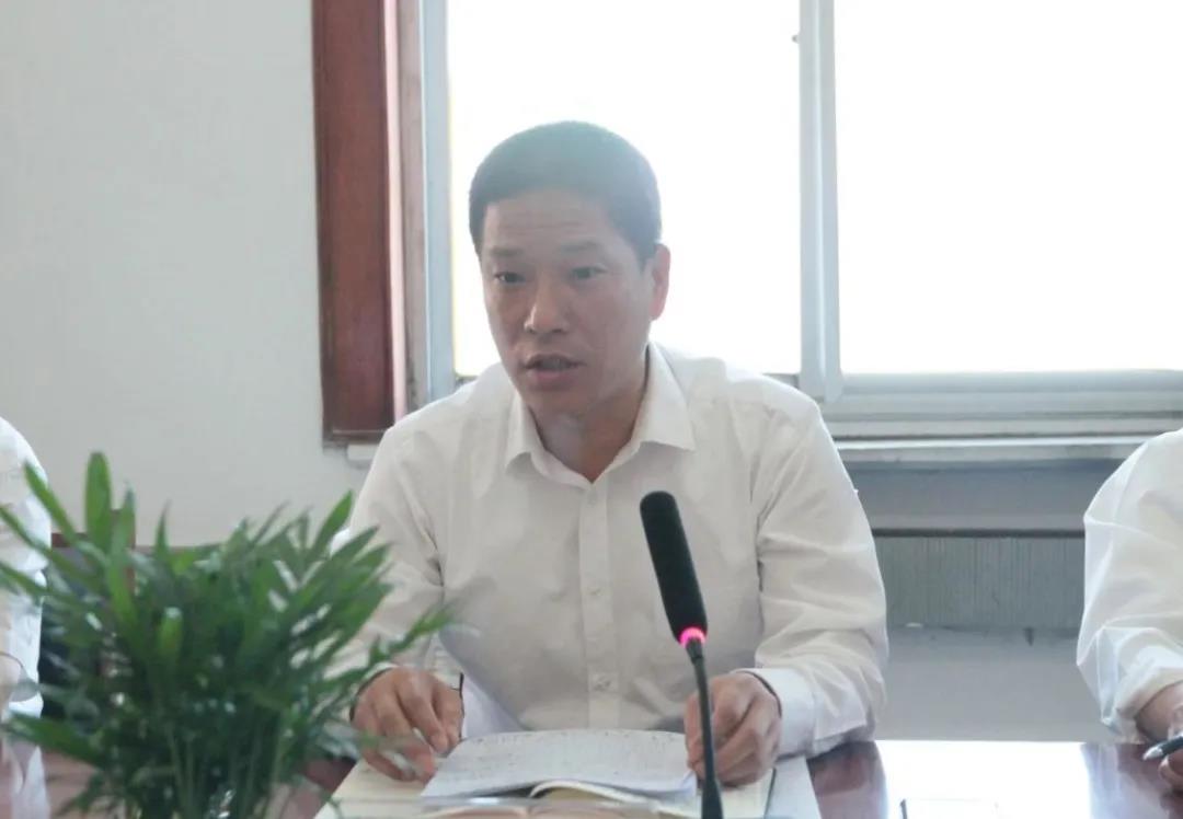 龙钢集团公司党委召开5月份党群工作例会